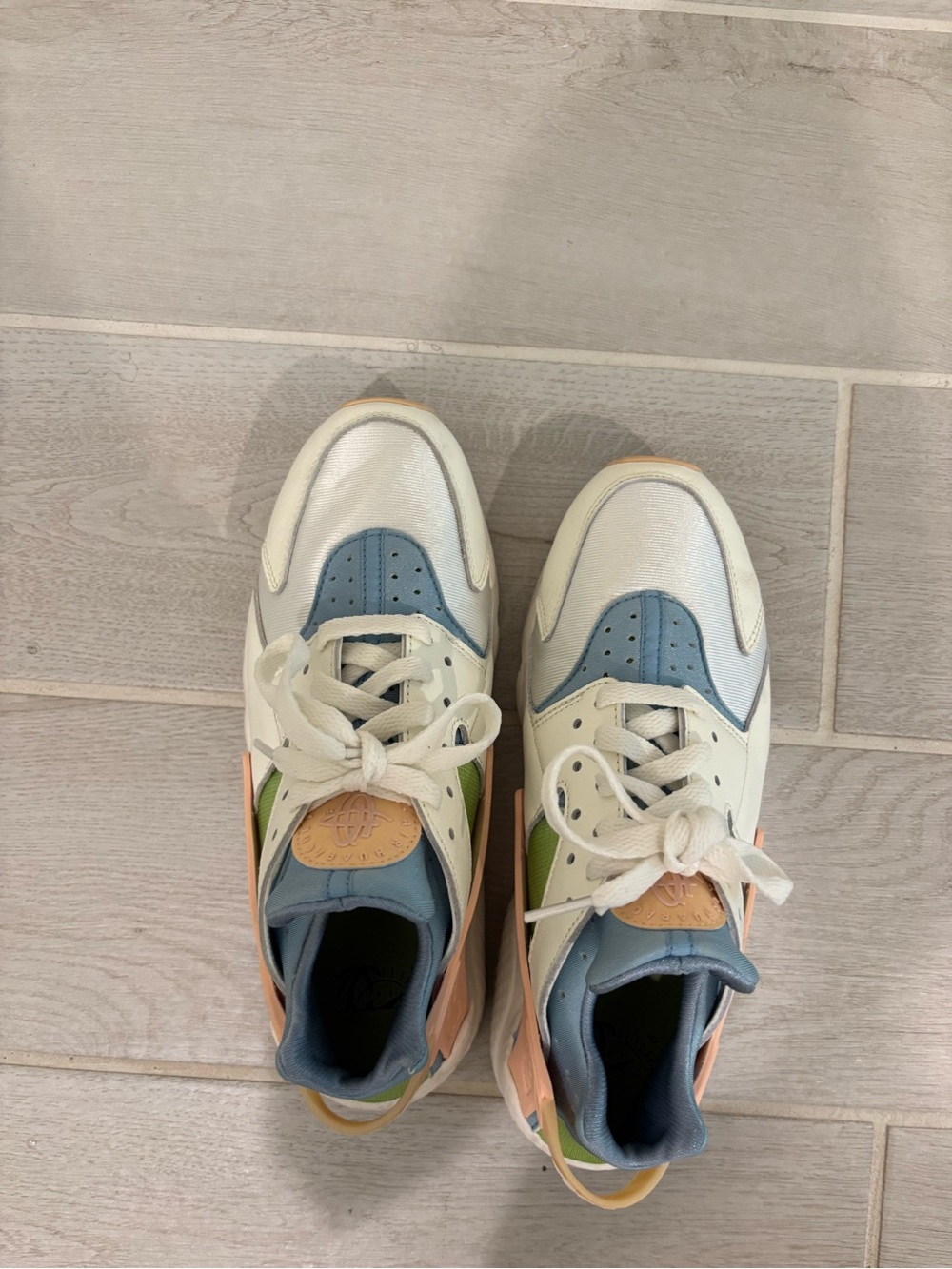 Nike White, Light Blue & Peach Accent Sneakers huaraches - Picture 3 of 7